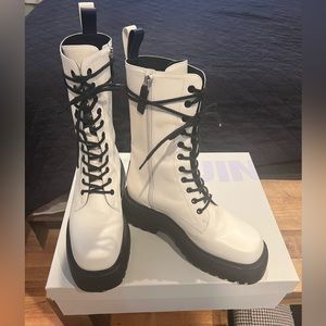 3JUN Dede Bootie Size 38. US Size 8 in white and black